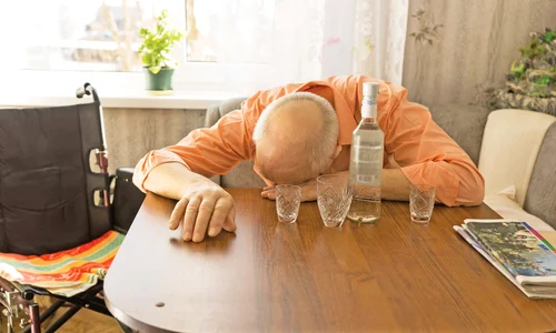 Alcoolul şi tinerele  focoase i au lăsat  pe 17 pensionari  gălăţeni pe drumuri jpeg