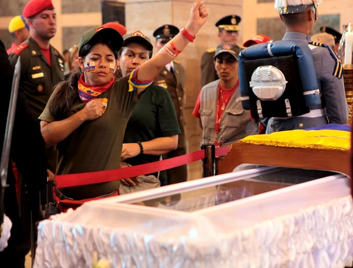 Oamenii din Caracas îşi plâng fostul conducător (Reuters)