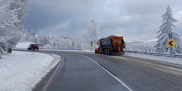 Decoruri de vis în care lucrează drumarii din Covasna FOTO DRDP Braşov