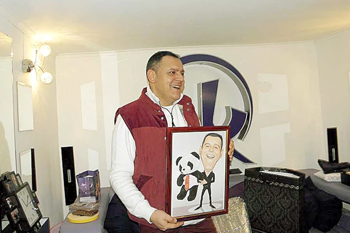 Fanii i-au făcut şi o caricatură haioasă (Fotografii: arhivă personală)