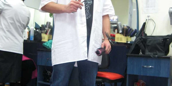 Alin Răzvan Stănculeţ este colecţionar de monede şi viitor hair-stylist