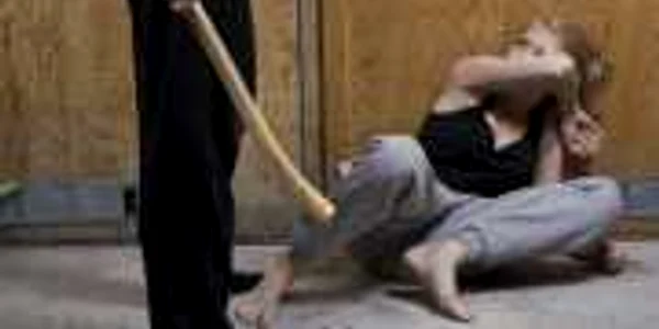 Violenţa fizică şi verbală ditruge viaţa mamei şi copiilor