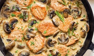 medaliom de porc cu sos de ciuperci jpg