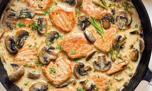 medaliom de porc cu sos de ciuperci jpg