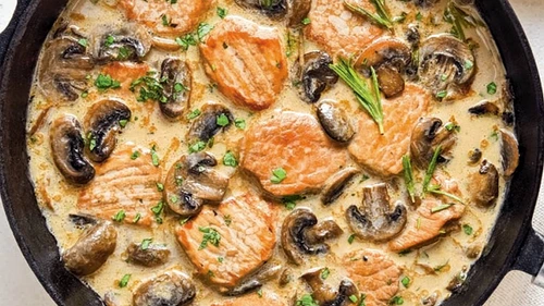 medaliom de porc cu sos de ciuperci jpg