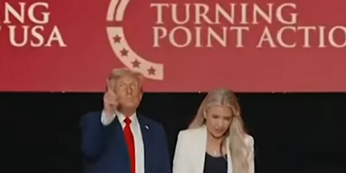 Trump si vaduva lui Kirk FOTO captura Guardian News png