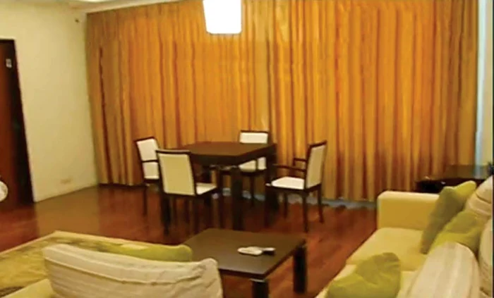 Scaunele din living  sunt din piele Cordoba