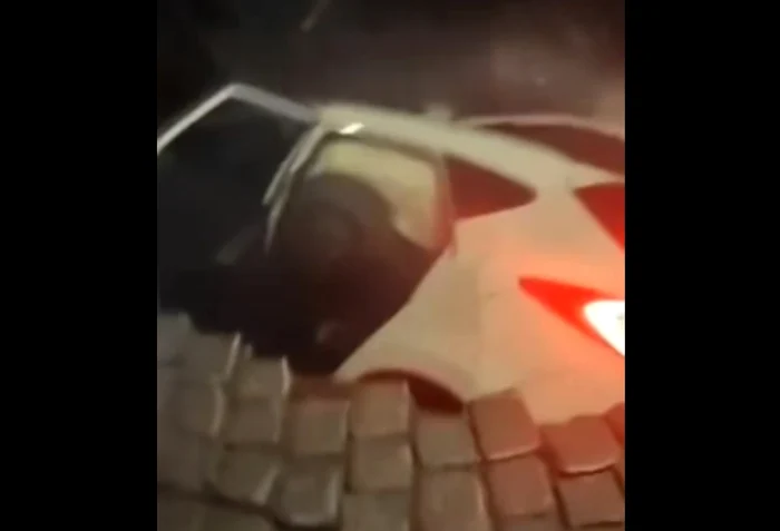 Șoseaua a înghițit o mașină în Italia