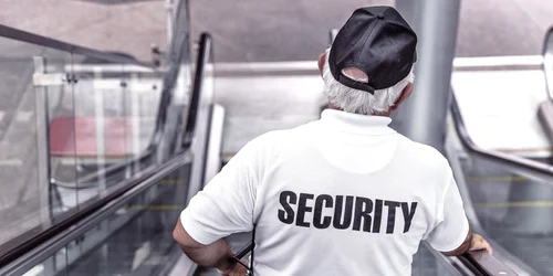 securitate agent paza mall magazin jpeg