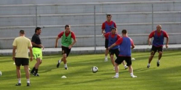 De la primul antrenament al anului ar putea absenta fotbaliştii din străinătate Foto: Arhivă ADS
