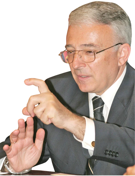 
    Guvernatorul BNR, Mugur Isărescu,  nu agreează soluția calculării ratelor  la cursul de la data luării creditelor  