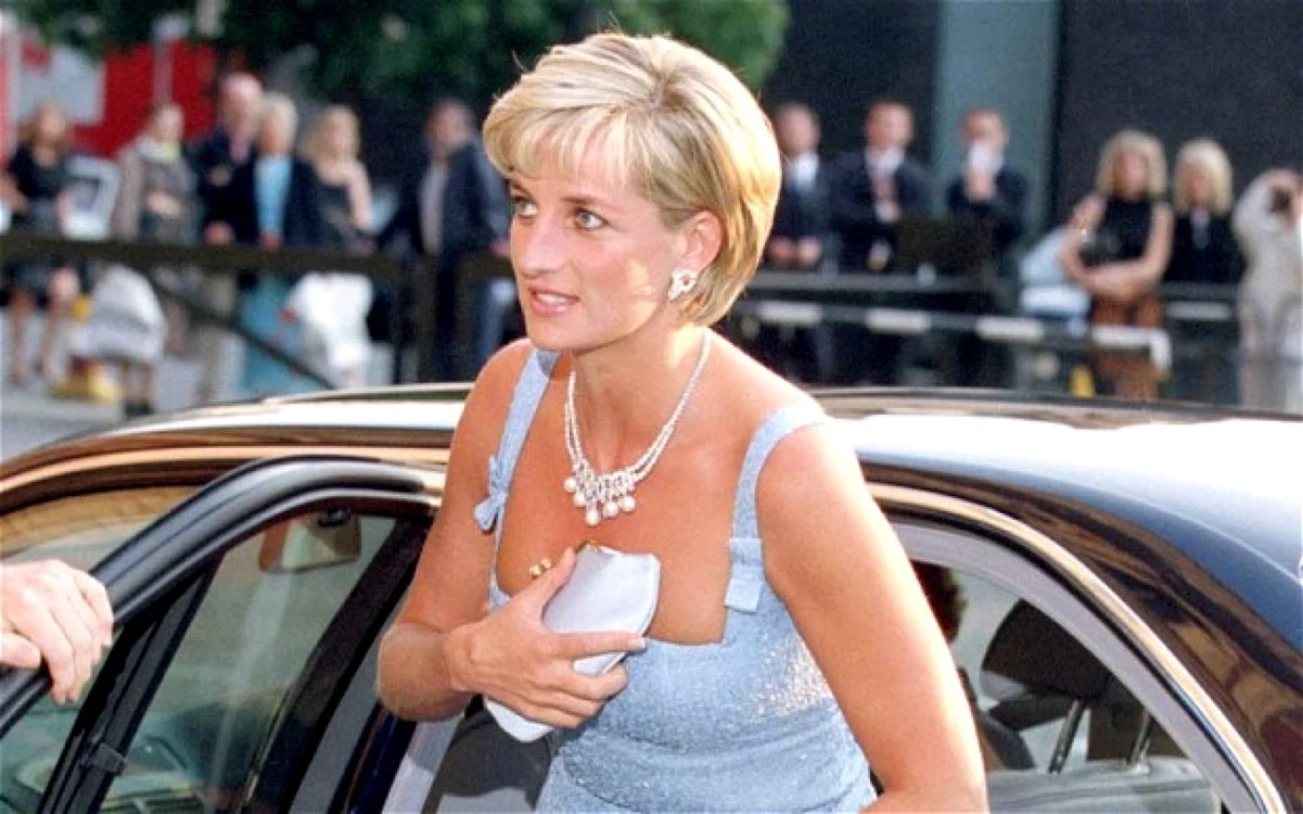 Diana a renunţat la statutul de prinţesă într-o seară