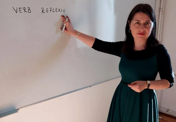 Mona Pologea a înființat în 2009 o școală de limba română pentru străini