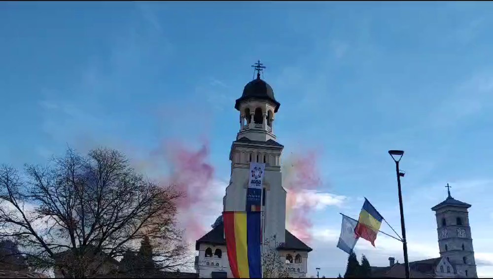 Spectacol în culorile naționale pe cerul Cetății Alba Carolina. Focuri de artificii în atmosfera de sărbătoare VIDEO
