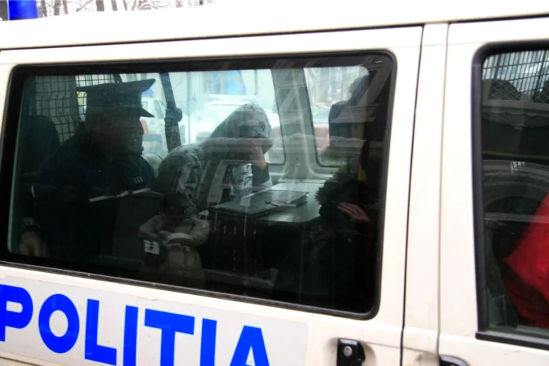 Suspectul va fi prezentat instanţei cu propunere de arestare Foto: arhivă