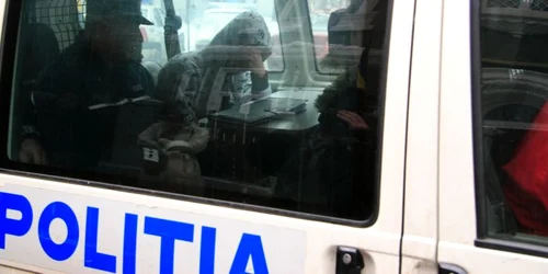 Suspectul va fi prezentat instanţei cu propunere de arestare Foto: arhivă