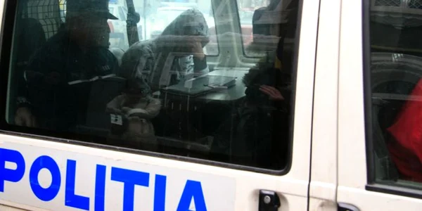 Suspectul va fi prezentat instanţei cu propunere de arestare Foto: arhivă