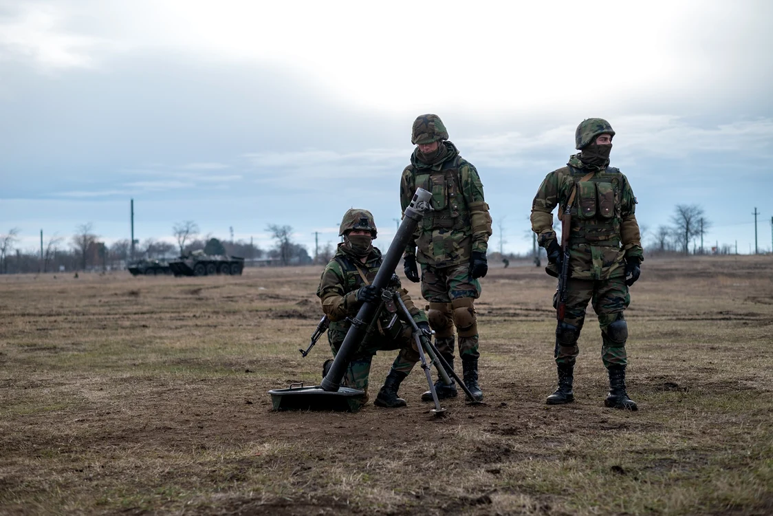 Militarii moldoveni participă la instruiri desfășurate pe poligonul din Smîrdan. FOTO: Facebook