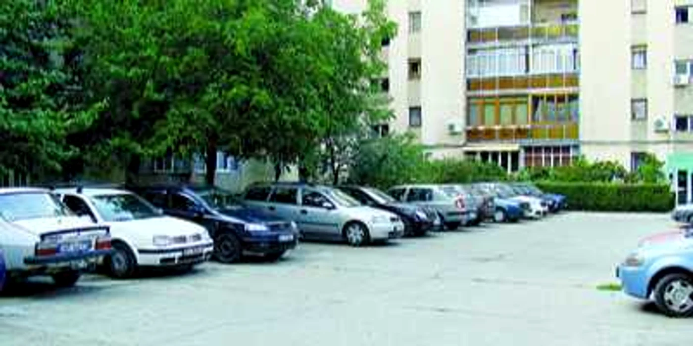 Arad: Parcările dintre blocuri pot naşte scandaluri între vecini