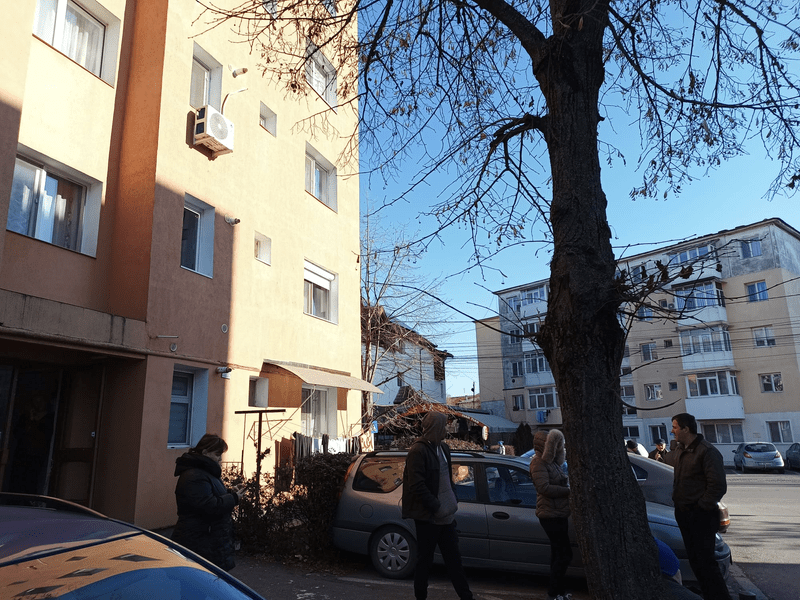 Cutremurul de 5,7 pe Richter i-a scos pe străzi pe oamenii din Târgu-Jiu. Mai multe clădiri au fost avariate VIDEO 