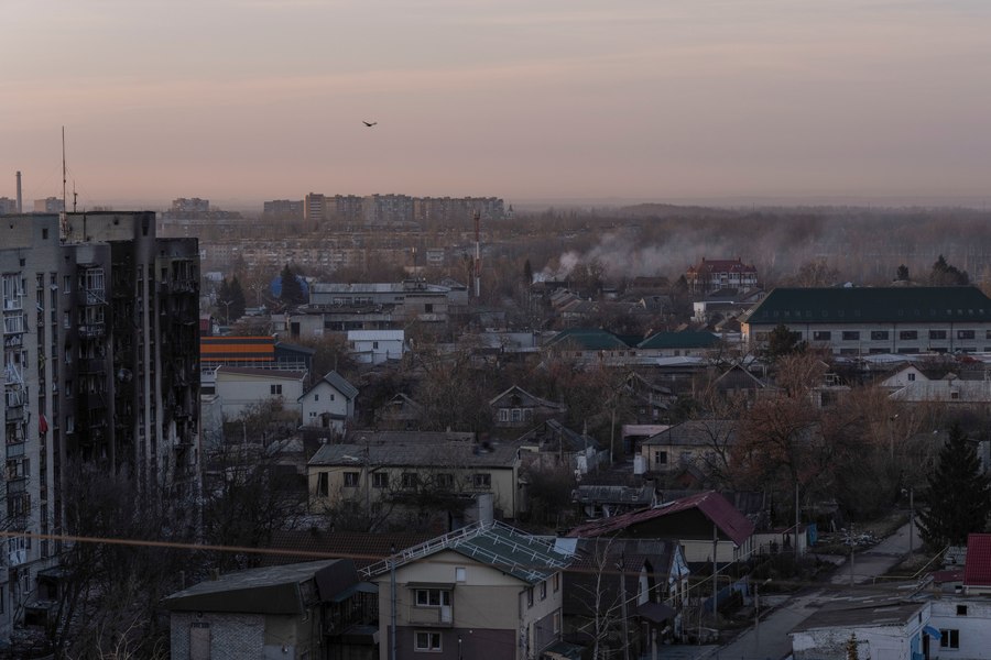 Forțele ruse, epuizate, au încetinit atacurile pe frontul de est. Ucraina întărește forțele în Kursk, unde rușii avansează rapid