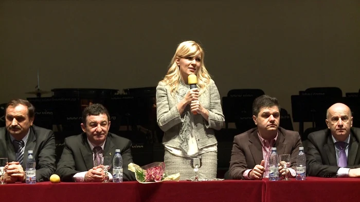 Elena Udrea s-a întâlnit cu membrii PDL Vâlcea. FOTO Laurenţiu Ionescu