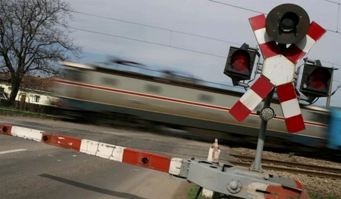 Trecerile la nivel cu calea ferată, locuri unde se petrec frecvent accidente de circulaţie FOTO Adevărul