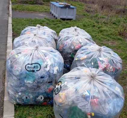 Saci RetuRo plini cu ambalaje de plastic SGR