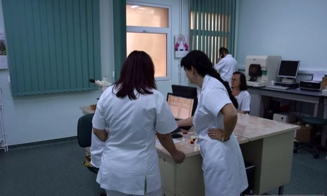 Laboratorul spitalului beneficiază de dotări moderne