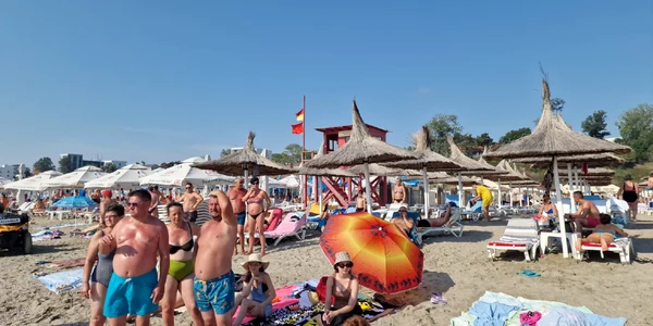Steagul roșu arborat pe litoral din cauza vântului și a curenților marini puternici Foto Antonia Ispas