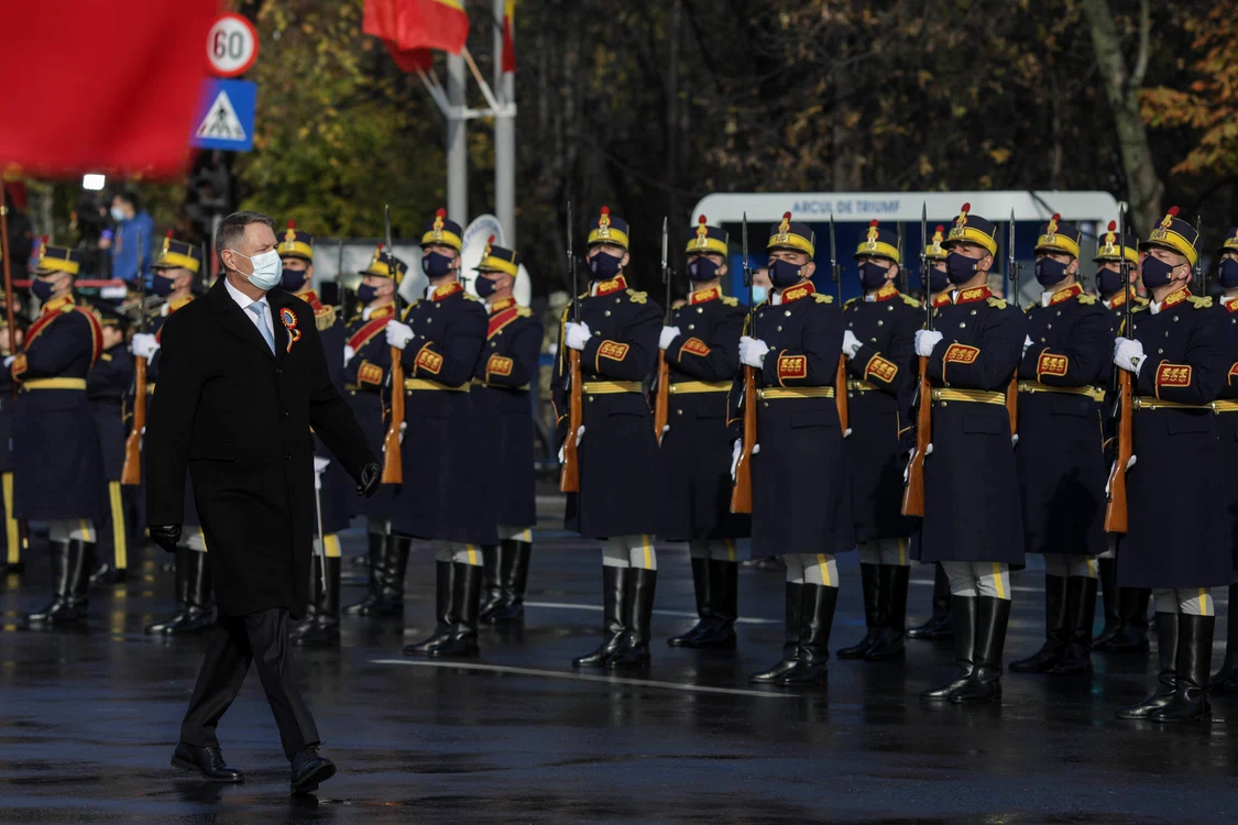 Președintele Klaus Iohannis și militarii au purtat mască de protecție