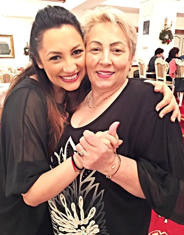 
    Elena, mama Andrei, e tare mândră de fiica sa celebră  