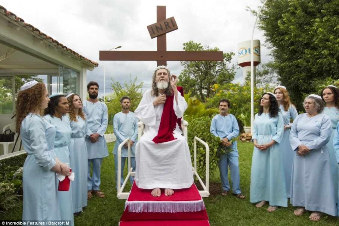 Brazilianul Inri Cristo trăieşte în biserica sa, alături de sute de adepţi FOTO Getty
