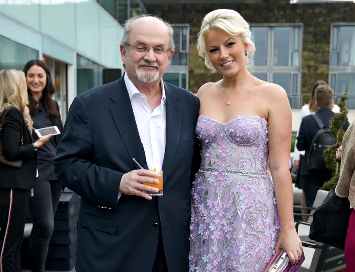 3 familia scriitorului salman rushdie jpg jpeg