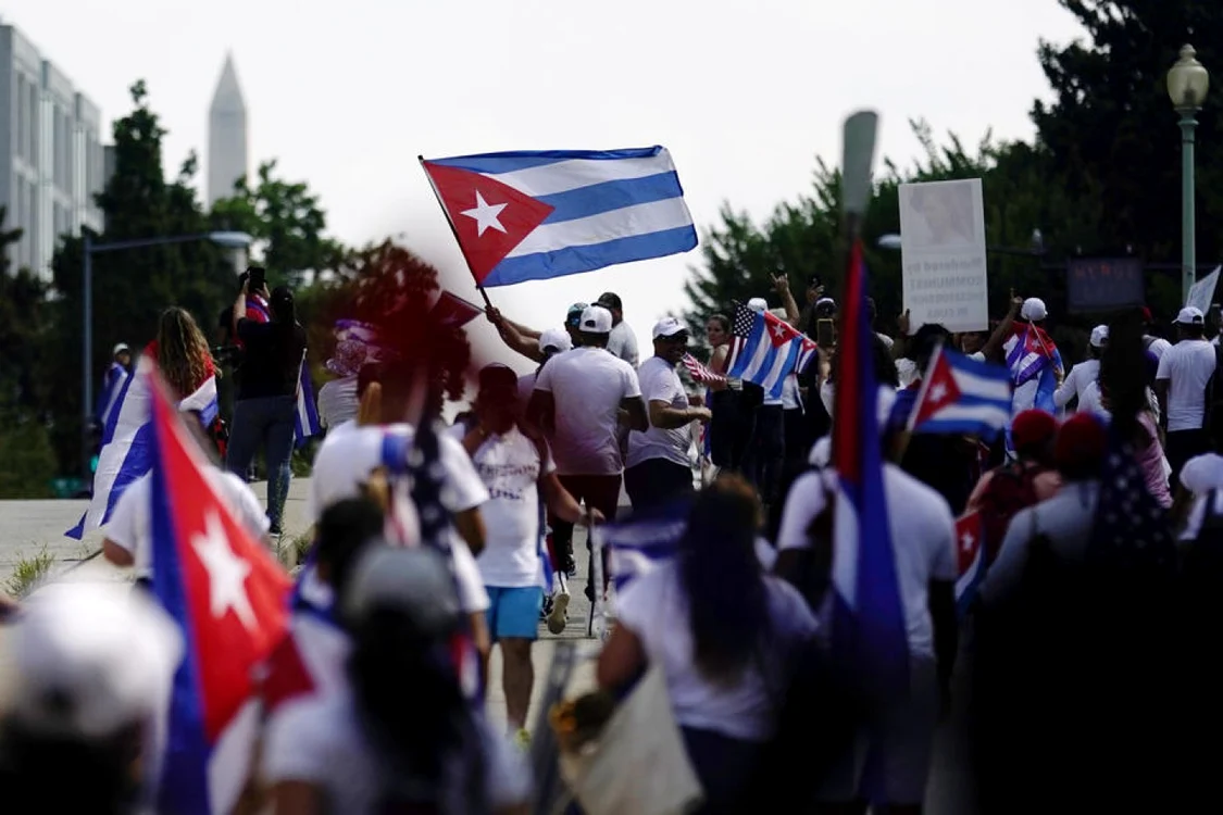 Cubanezi din SUA cer Casei Albe să intervină în ţara lor de origine pentru a pune capăt regimului comunist FOTO EPA-EFE