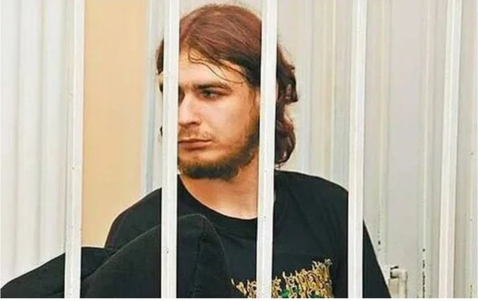 Satanist rus condamnat pentru uciderea ritualică a patru adolescenți, eliberat din închisoare după ce a luptat pe frontul din Ucraina