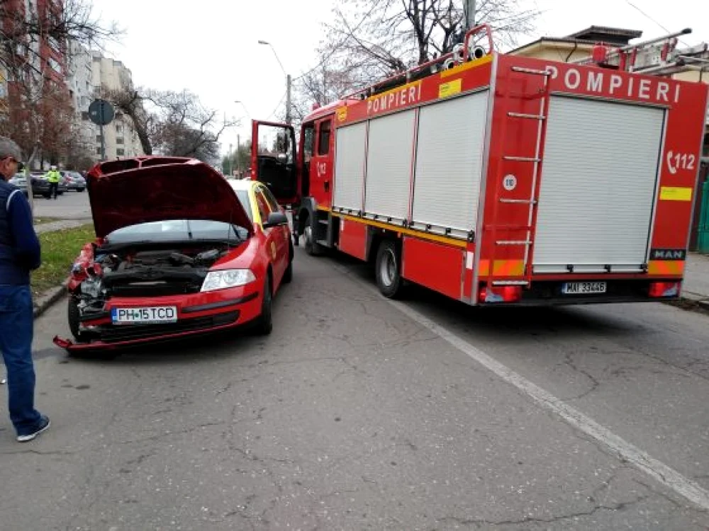 Taxi implicat în accident FOTO ziarulincomod.ro
