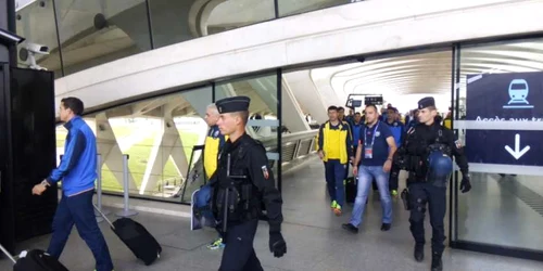 Echipa României au sosit la o gară în Lyon pentru a participa la meciul împotriva Albaniei. FOTO Amir Kiarash/Adevărul