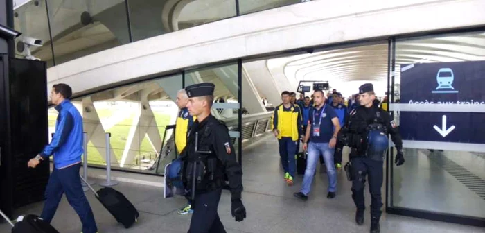 Echipa României au sosit la o gară în Lyon pentru a participa la meciul împotriva Albaniei. FOTO Amir Kiarash/Adevărul