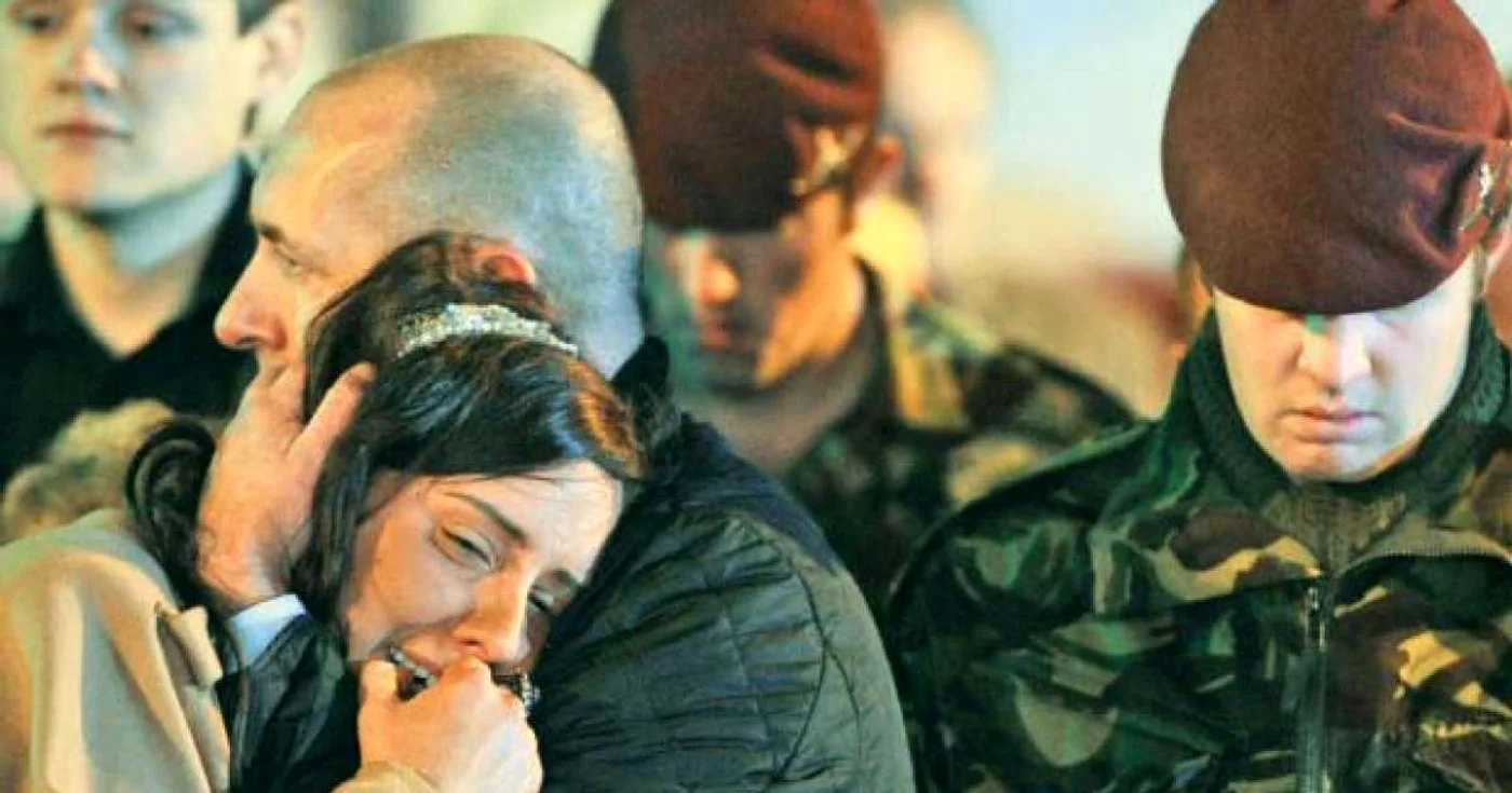 Hayley Fisk la înmormântarea iubitului ei   