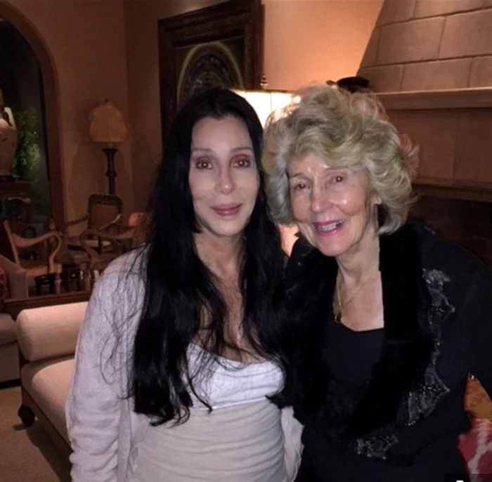 Deși au 70, respectiv 90 de ani, Cher și mama ei arată încă foarte bine