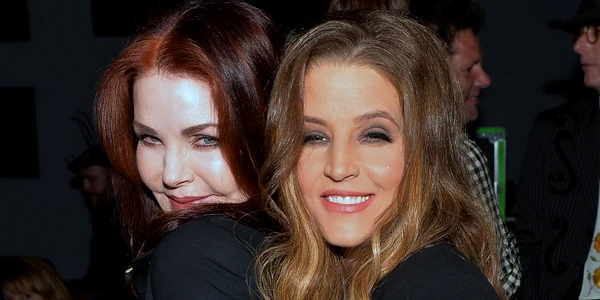 Priscilla Presley cu fiica Lisa Marie Presley in septembrie 2013 la Nashville FOTO Getty Images jpg