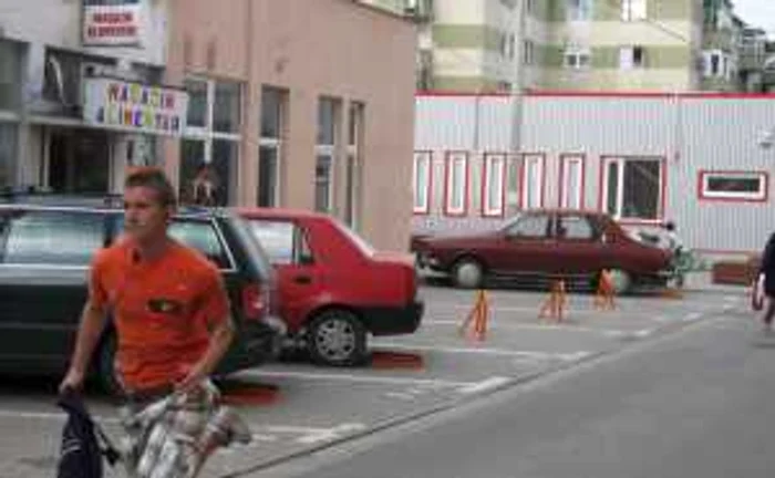 În unele zone din Vlaicu au fost date locurile de parcare