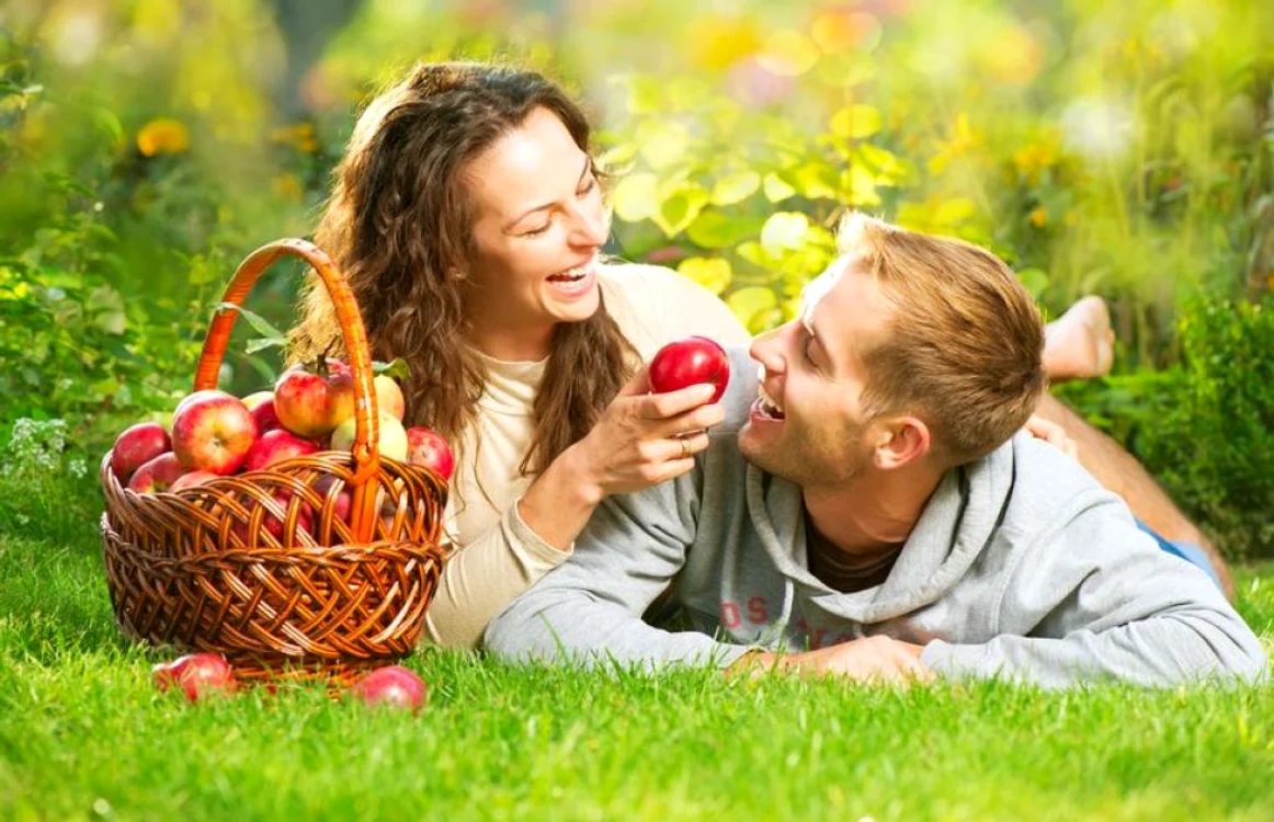 Se muşcă din măr doar când suntem în livadă  FOTO 123RF