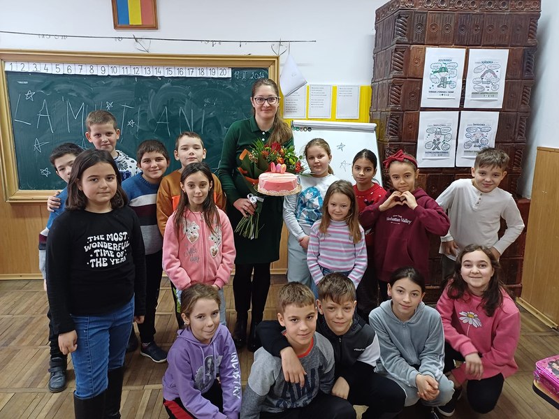 Învățătoarea de la sat care a creat un club de lectură în grajdul familiei. „Văd sclipirea în ochii copiilor“
