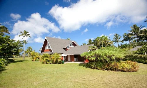 Julia Roberts sold her traditional hawaiian house in Hanalei Bay for $16 2 million jpeg