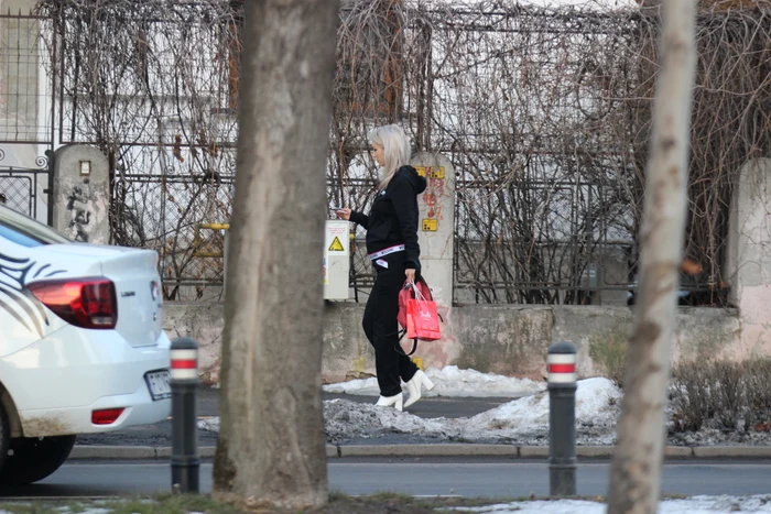 Andreea Bălan a purtat ghetuțe cu toc la o ținută sport