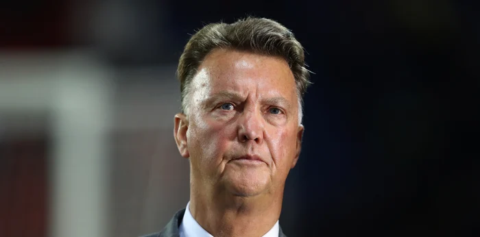 Louis van Gaal, serios pe teren, pus pe șotii în afara lui. Foto EPA EFE