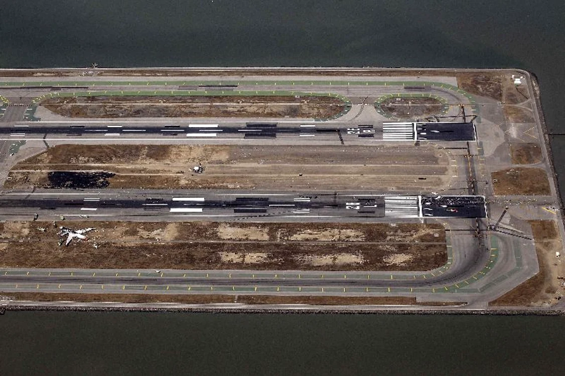 Avionul prăbuşit în San Francisco (Foto: Reuters)