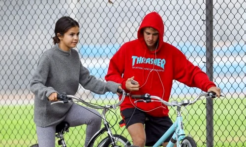 Selena Gomez and Justin Bieber spotted bike riding together! jpeg
